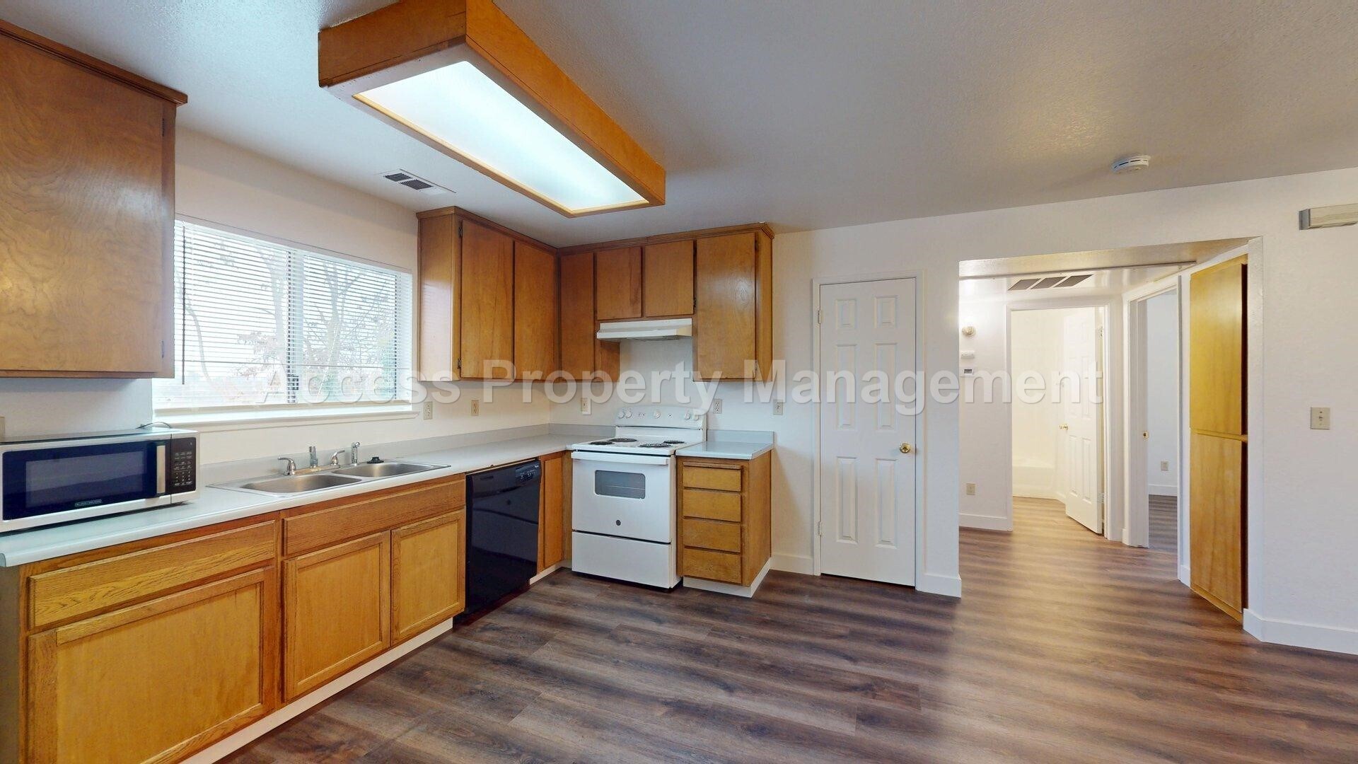 Building Photo - 114 Baker St