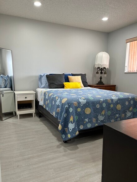 second bedroom - 6770 Royal Palm Blvd