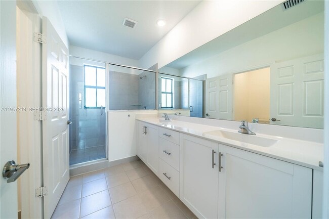 Building Photo - 1928 SW 5th Blvd