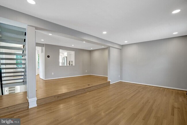 Building Photo - 6063 Hydrangea Dr