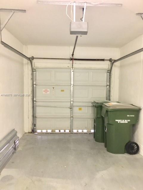 Building Photo - 3323 NE 11th Dr