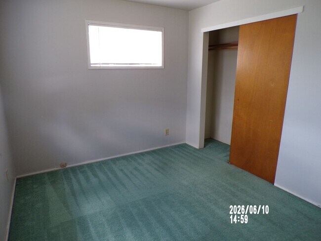 Building Photo - 325 SE Bridgeway Ave