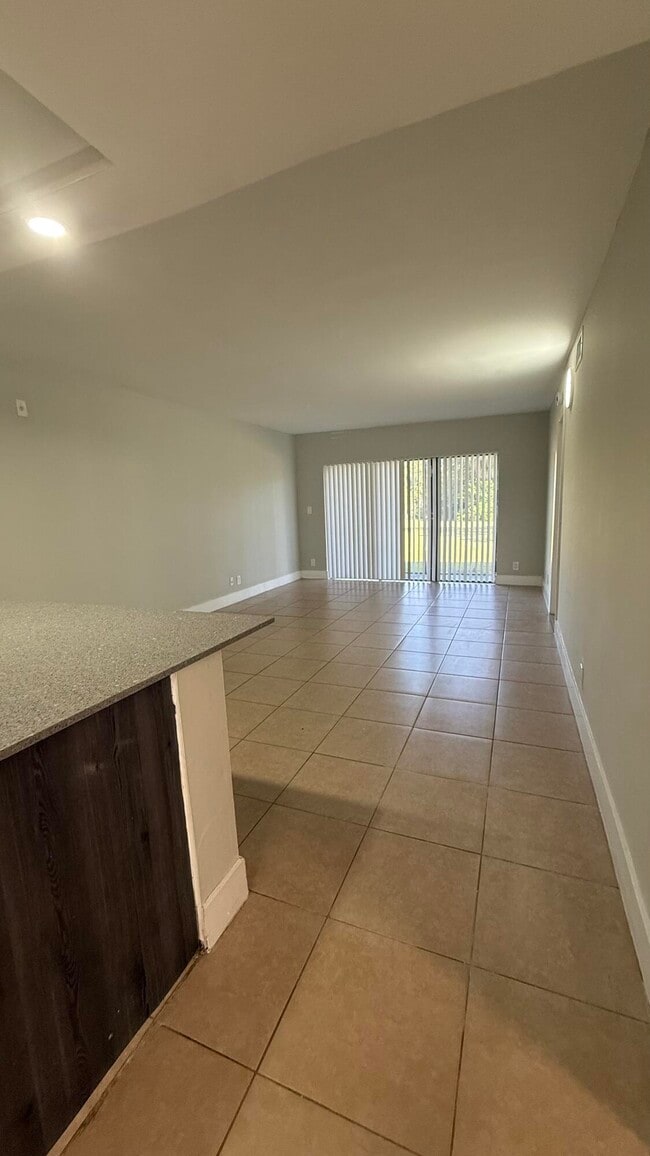 Building Photo - 4837 Arjaro Dr