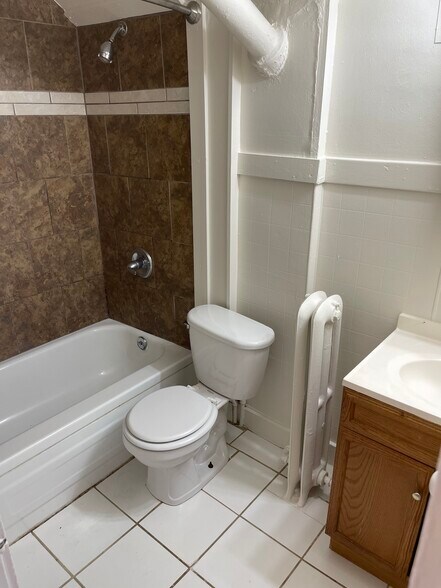 Building Photo - 821 Wright St