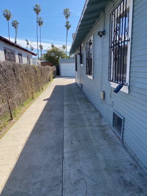 Driveway - 5426 S Van Ness Ave