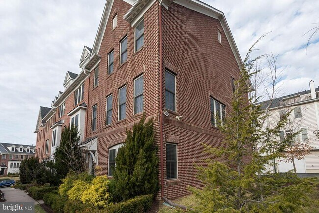 Building Photo - 3309 S Kemper Rd