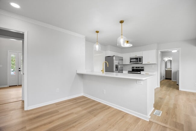 Building Photo - 4637 Chippendale Ct