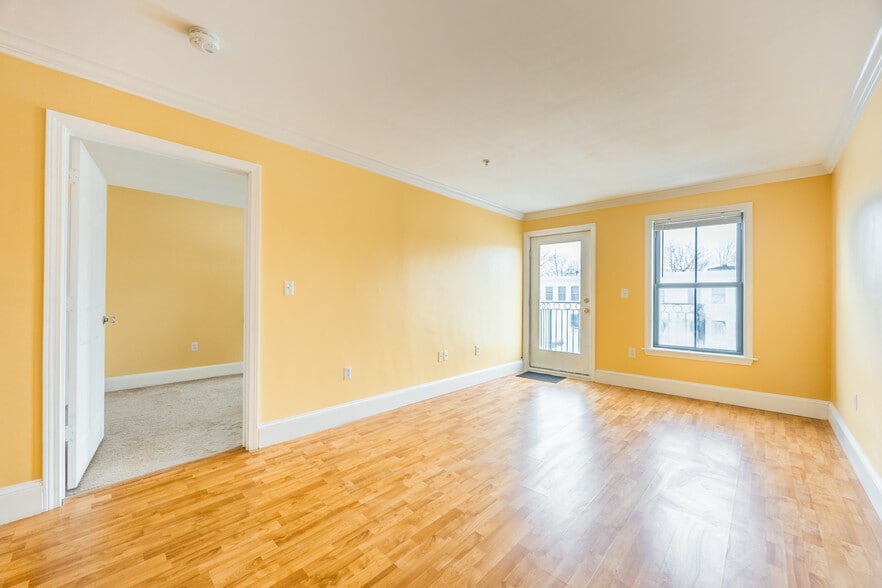 Building Photo - 426 Mount Hope St