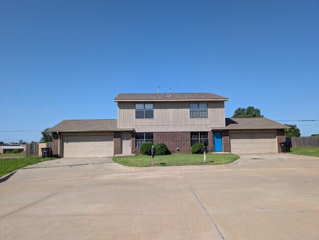 Building Photo - 3201 Lois Arlene Cir