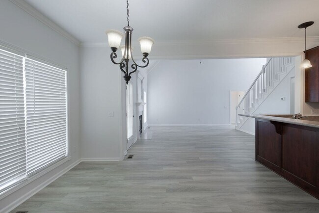 Building Photo - 100 Strathmore Ct