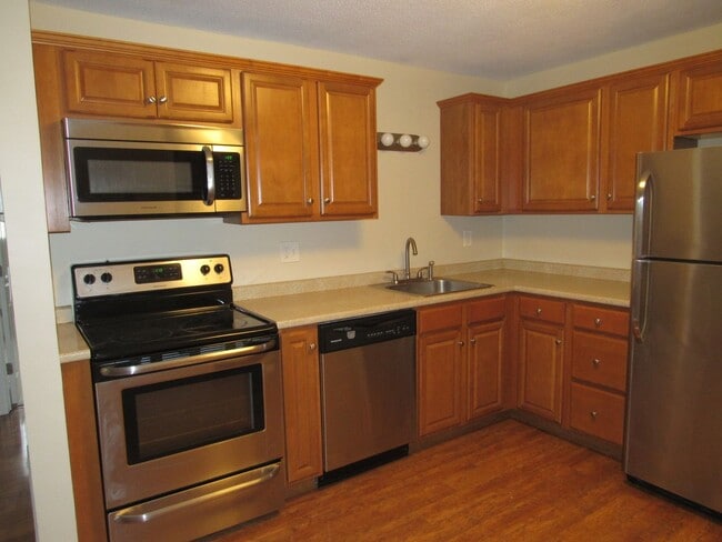 Building Photo - Londonderry Garden Condo- Available NOW!