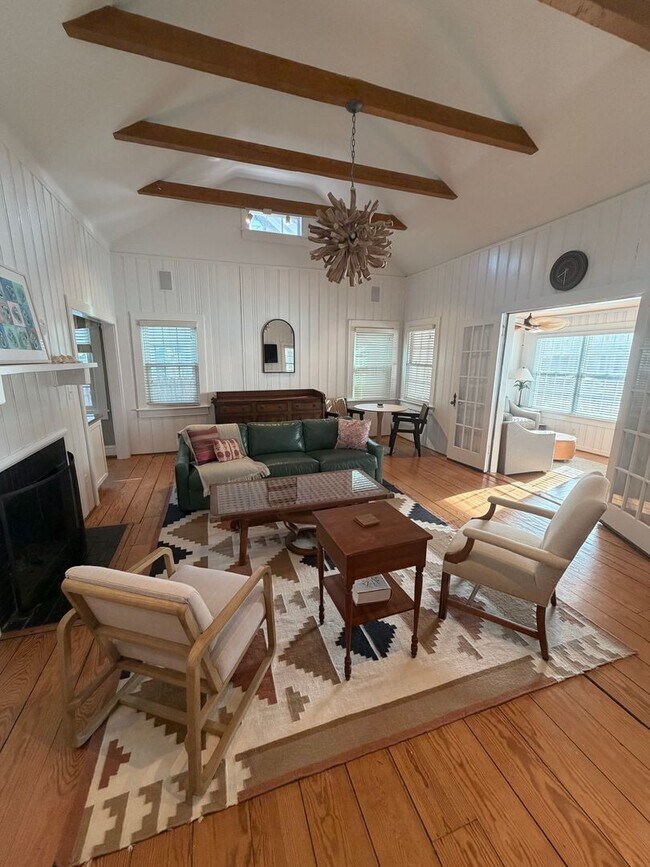 Building Photo - 3BR Beach House on 44th Street