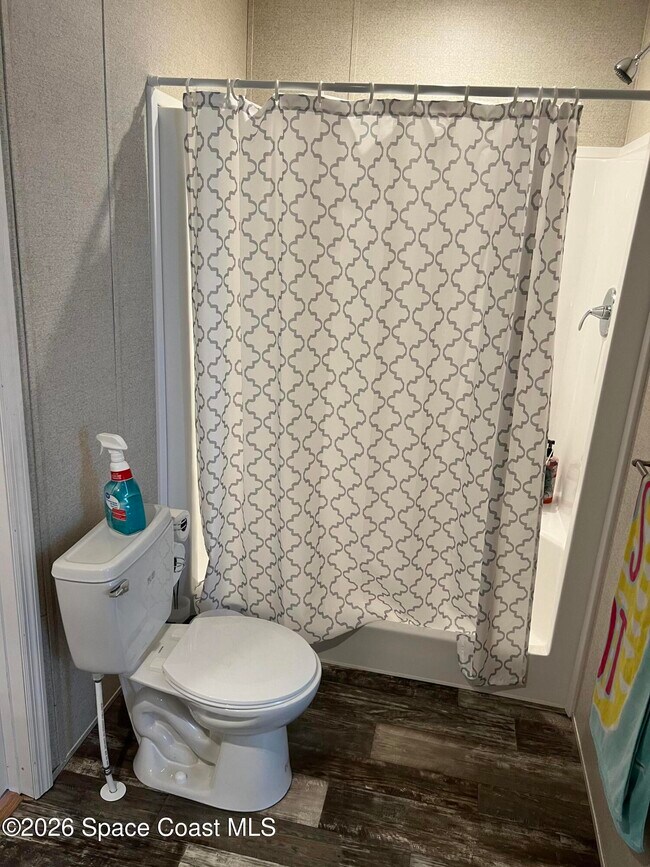 Building Photo - 194 Holiday Park Blvd NE