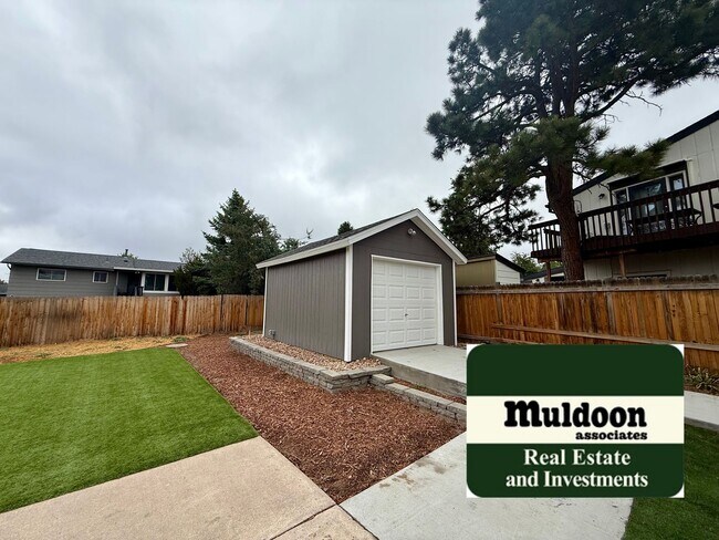 Building Photo - 3 Bedroom Tri Level with Spacious Yard 80918