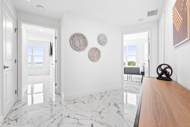 Building Photo - 605 Kemp St