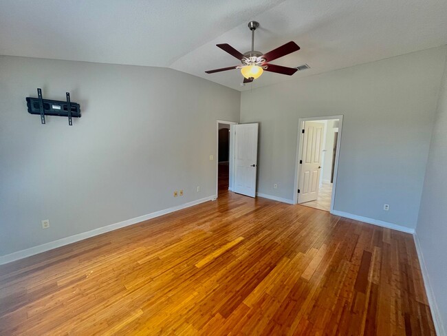 Building Photo - Gorgeous 4 Bed 2 Bath Home for Rent in Apo...