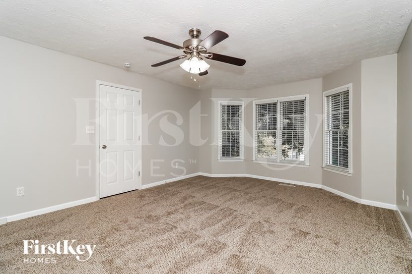 Building Photo - 345 Maplelake Dr