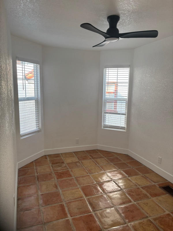 Building Photo - 803 E Peralta Wy