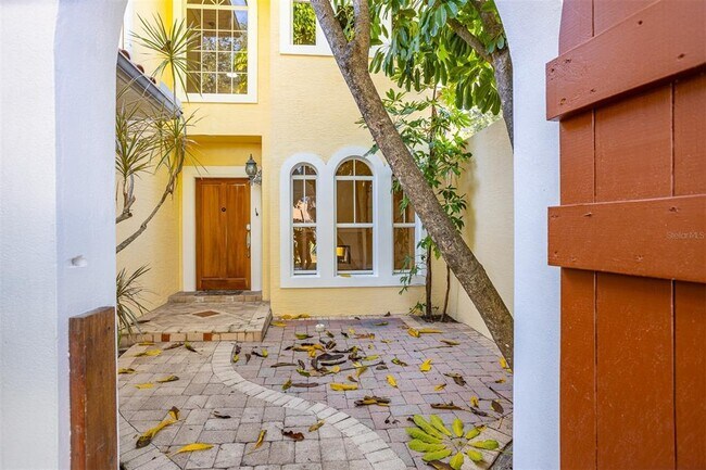 Building Photo - 3204 W Empedrado St