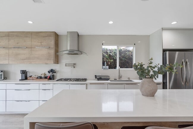 Building Photo - 5656 Donna Ave