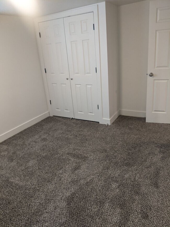 Building Photo - 2 Weeks Rent Free – Spacious 3 Bed / 2 Bath Ogden Home with Finished Basement
