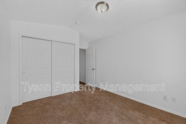 Building Photo - 2824 Merlot Dr SW