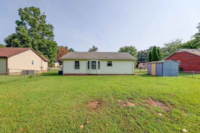 Building Photo - 204 Bob White Dr