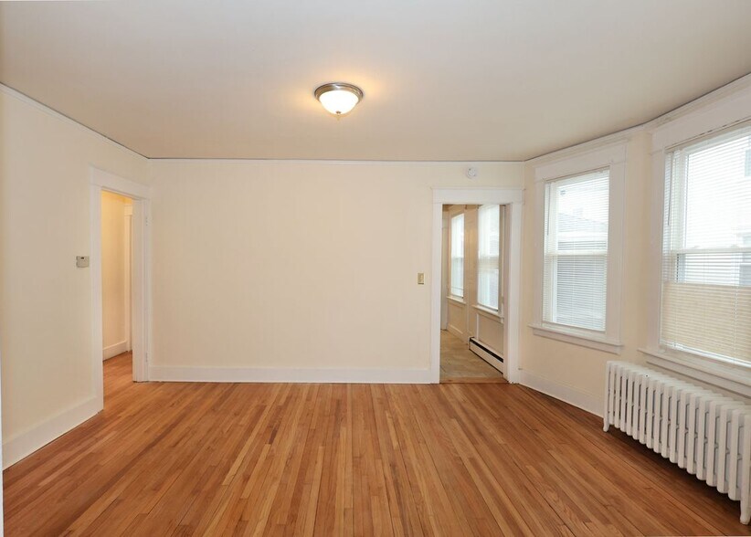 Building Photo - 146 Division St