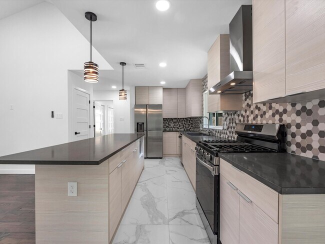 Building Photo - 1107 Stonecrest Dr