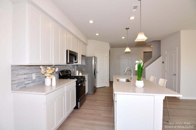 Building Photo - 1104 Salt Springs Dr