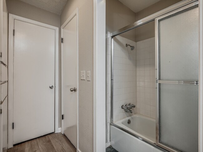 Building Photo - 6409 Miles Ln