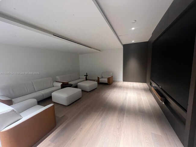 Building Photo - 300 Biscayne Blvd Way