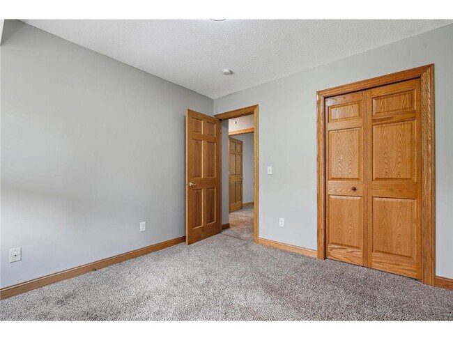 Building Photo - 1735 Walnut Ln