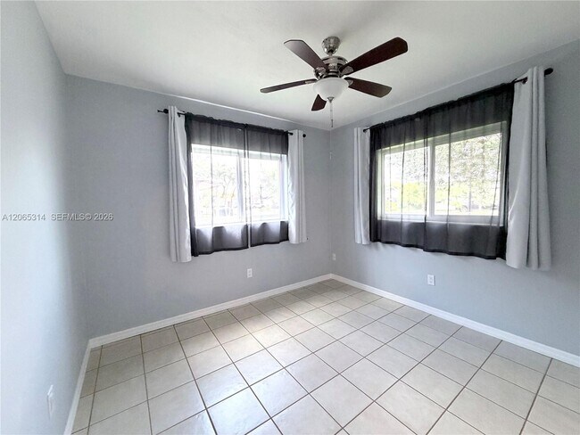 Building Photo - 5101 SW 127th Pl