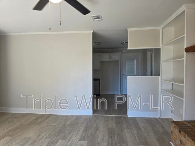 Building Photo - 202 Rosemary Ln