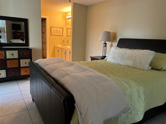 Building Photo - 445 SE 21st Ave