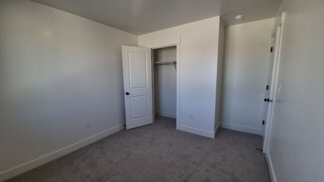 Building Photo - 5669 S Weehawken Ln