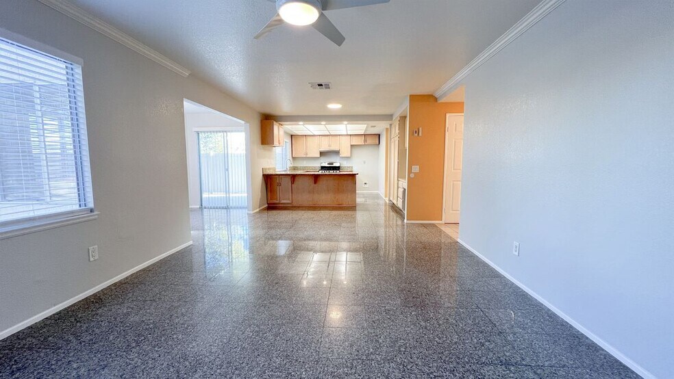 Building Photo - 8558 Sandhill Dr
