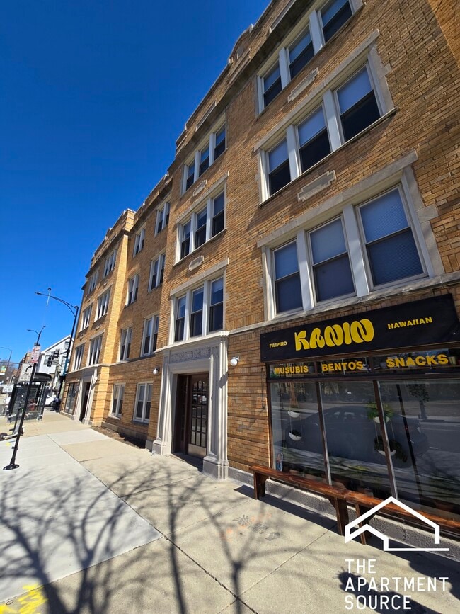 Building Photo - 5133 N Damen Ave