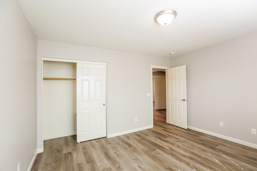 Building Photo - 7620 S 70th Ln