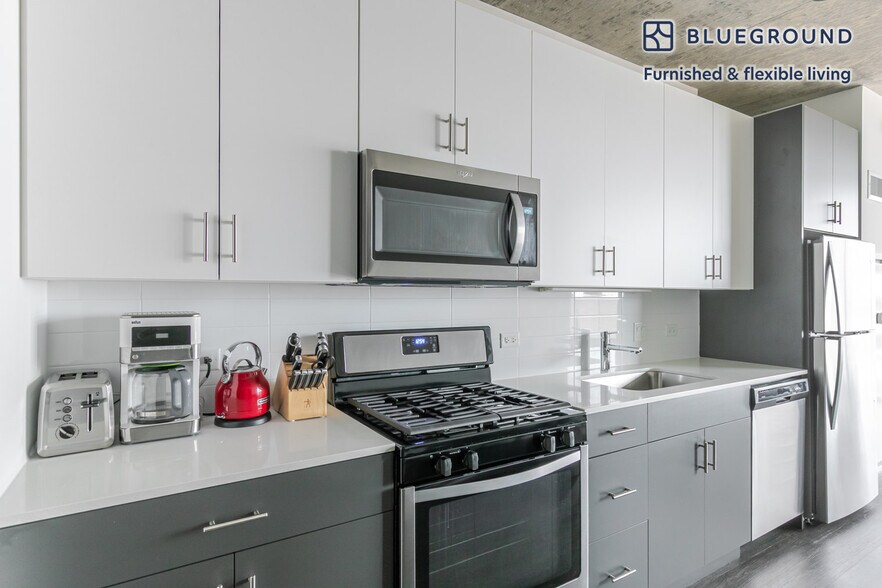 Building Photo - 60 E Randolph St