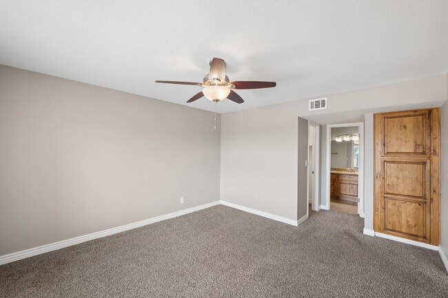 Building Photo - 540 N May