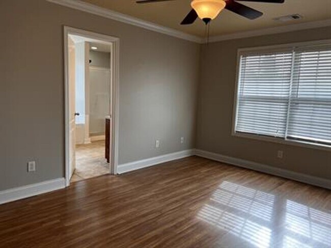 Building Photo - 4 bedroom beautiful home available August 14!!