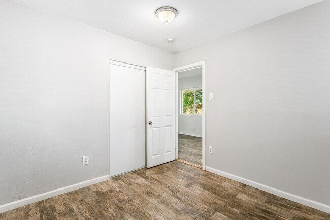 Building Photo - 14993 Yucca Ave