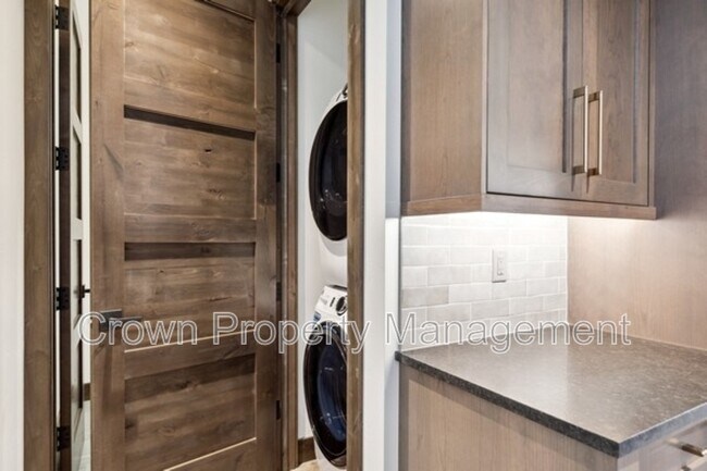 Building Photo - 317 Akers Ln