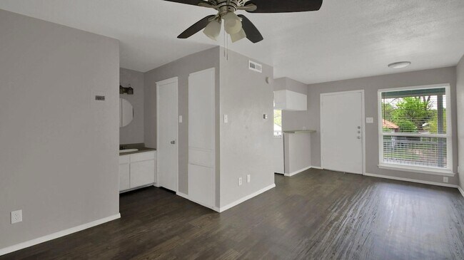 Building Photo - 4406 Avenue C