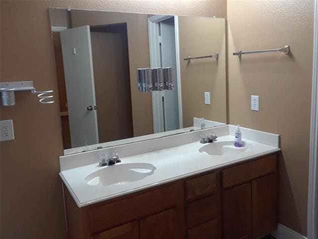 Building Photo - 2428 Collier Dr