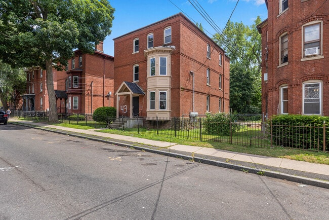 Building Photo - 43 Seyms St