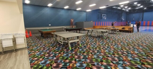 Building Photo - 240 Lakeview Dr