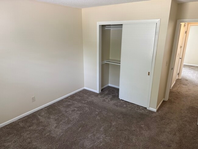 Building Photo - 2911 High Point Dr